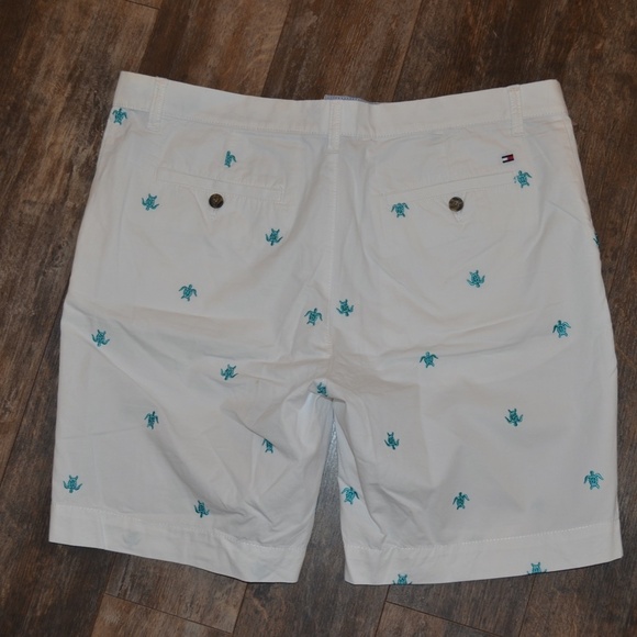 Tommy Hilfiger Shorts w/Turtle Design - Picture 5 of 6
